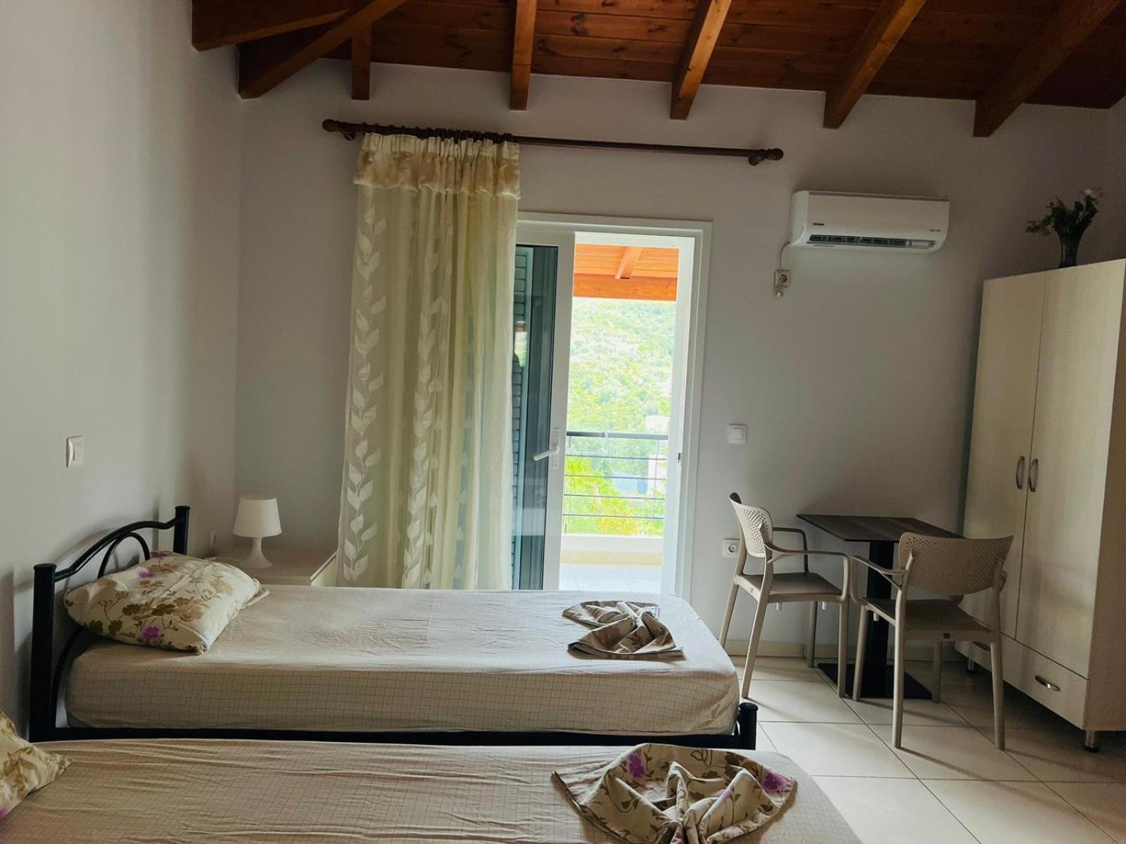 Apartments Aneta'S House Himare Ngoại thất bức ảnh