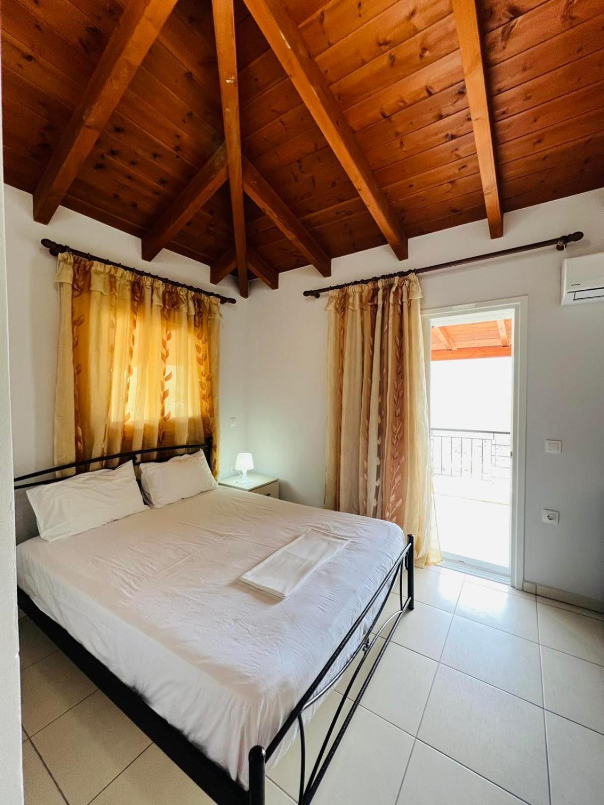 Apartments Aneta'S House Himare Ngoại thất bức ảnh