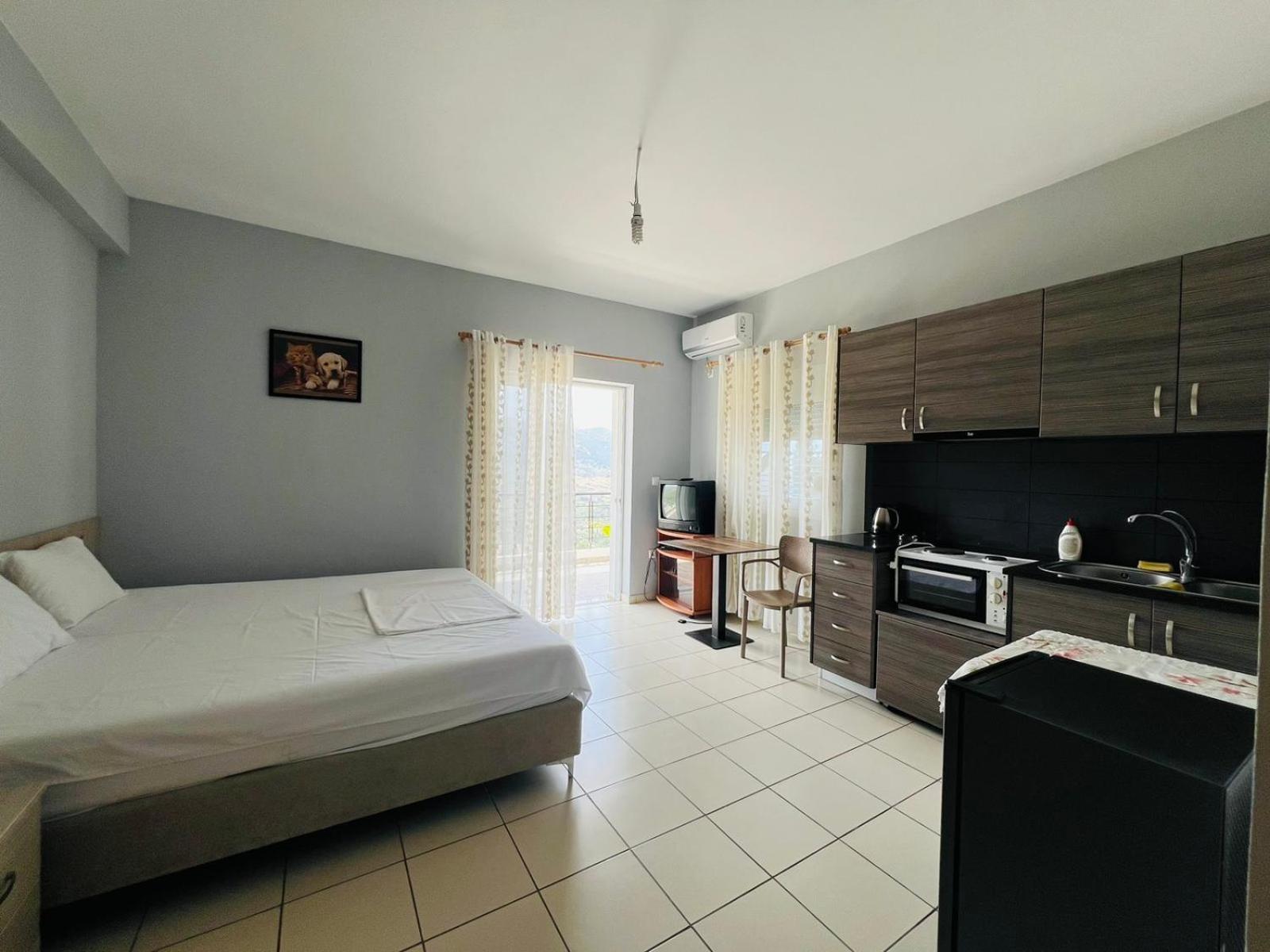 Apartments Aneta'S House Himare Ngoại thất bức ảnh